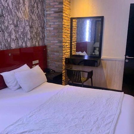 Gia Huyen Hotel โฮจิมินห์ซิตี้ ภายนอก รูปภาพ